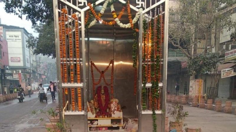 दिल्ली: कोर्ट के आदेश पर टूटा था, फिर से बनाया गया हनुमान मंदिर