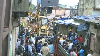 मुंबई में भारी बारिश से इमारत ढही, 11 की मौत, 7 घायल