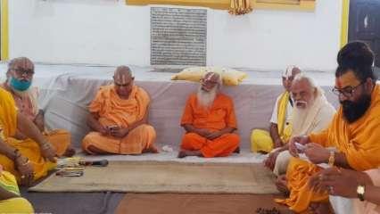 संतों की बैठक, बोले- राम मंदिर निर्माण के लिए ज़मीन ख़रीद मामले की हो जांच