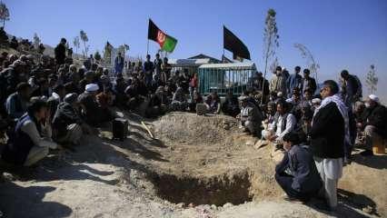 बग़ैर लड़े जलालाबाद, मज़ार-ए-शरीफ़ पर तालिबान का क़ब्जा, काबुल के नज़दीक