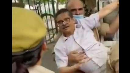 पूर्व IPS अमिताभ ठाकुर के साथ यूपी पुलिस की बदसलूकी, किया गिरफ़्तार 