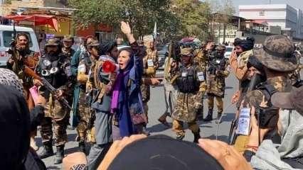 पाकिस्तान-विरोधी प्रदर्शन पर तालिबान ने हवा में चलाईं गोलियाँ