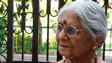 हिन्दी में स्त्री विमर्श लेखन की मजबूत स्तंभ मन्नू भंडारी नहीं रहीं