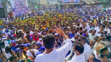 कोरोना: कर्नाटक कांग्रेस को पदयात्रा अब बीच में क्यों रोकनी पड़ी?