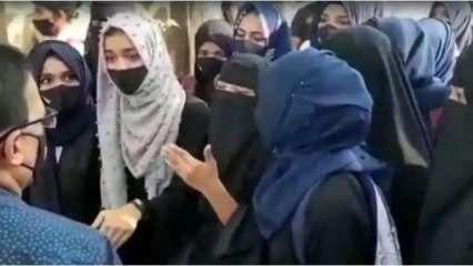 आंध्र प्रदेश में हिजाब पर बैन नहीं, फिर भी लोयला कॉलेज विजयवाड़ा में हिजाबी छात्राओं को रोका गया