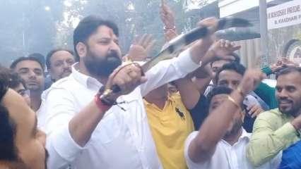 मुंबई: मलिक की गिरफ़्तारी पर लहराई थी तलवार, बीजेपी नेता कंबोज पर केस दर्ज