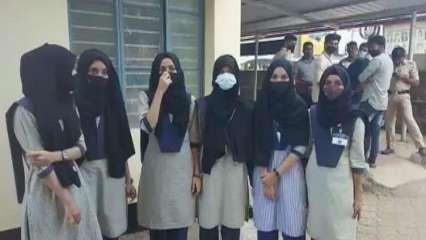कर्नाटक: शिक्षण संस्थानों में हिजाब पर बैन जारी रहेगा, हाई कोर्ट का फैसला