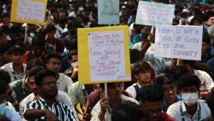 हिजाब पर हाईकोर्ट के फैसले के खिलाफ दक्षिण भारत में प्रदर्शन, बंद