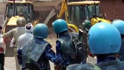 खरगोन: पहले घर गिराया, अब हसीना का पुनर्वास करेगी सरकार