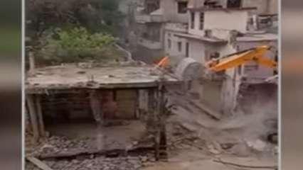 अलवर: मंदिर गिराए जाने पर बीजेपी-कांग्रेस में भिड़ंत 