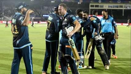 गुजरात टाइटंस प्लेऑफ में, आरसीबी को 6 विकेट से हराया
