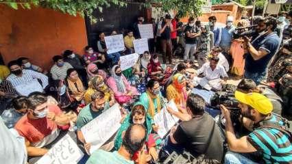 घाटी में कश्मीरी पंडितों का प्रदर्शन जारी, सरकारी कर्मचारियों के इस्तीफे