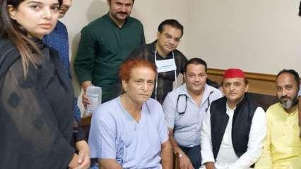 अखिलेश ने अस्पताल में आजम खान से की मुलाकात, मनाया