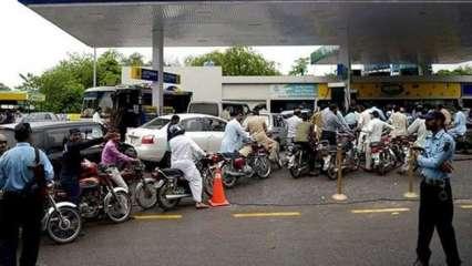 पाकिस्तान: पेट्रोल 233.89 और डीजल 263.31 रुपए हुआ प्रति लीटर