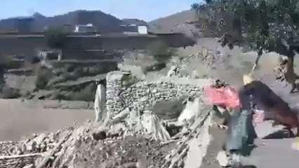 अफगानिस्तान में जबरदस्त भूकंप, 920 लोगों की मौत