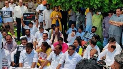 सोनिया गांधी से पूछताछ पूरी, कांग्रेस ने किया जोरदार प्रदर्शन