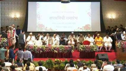 <i></i>महाराष्ट्र कैबिनेट का विस्तार, 18 मंत्रियों ने ली शपथ