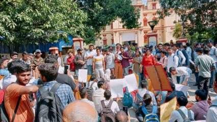 बीएचयू में छात्रों के दो-दो आंदोलन क्यों