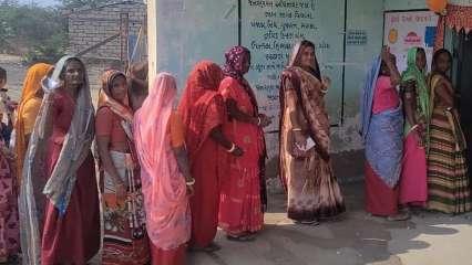 गुजरात चुनाव: पहले चरण में 89 सीटों पर हुआ 61% मतदान