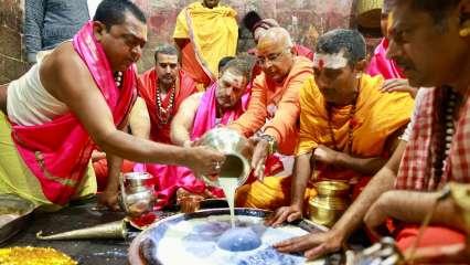 राहुल गांधी ने देवघर के वैद्यनाथ मंदिर में की पूजा, बाहर लगे मोदी-मोदी के नारे 
