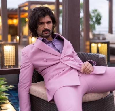 Vijay Devarakonda In A New Look Tupaki English