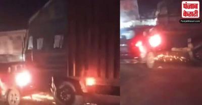 UP : मैनपुरी में सपा जिलाध्यक्ष के साथ खौफनाक हादसा, ट्रक ने कार को कई बार मारी टक्कर, वायरल हुआ Video