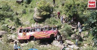 जम्मू-कश्मीर में 24 घंटे में दूसरा बड़ा हादसा, राजौरी में खाई में बस गिरने से पांच की मौत, 25 घायल