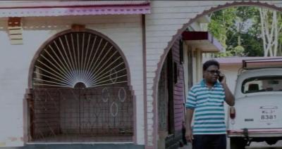 മദ്യപാനികള്‍ക്ക് മയില്‍പ്പീലി വര്‍ണവുമായി 'ഗ്ലാസിലെ നുര' പുറത്തിറങ്ങി