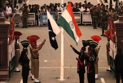 Representative image. Pakistani rangers (wearing black uniforms) and Indian Border Security Force (BSF) officers lower their national flags during a daily parade at the Pakistan-India joint check-post at Wagah border, near Lahore November 3, 2014. Credit: Reuters/Mohsin Raza/Files