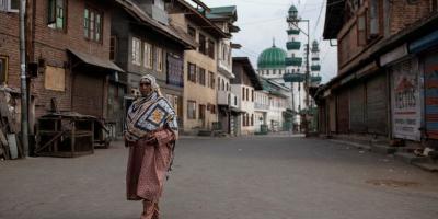 A Kashmiri woman walks through an empty street in Anchar neighbourhood during restrictions, in Srinagar, September 20, 2019. Photo: Reuters/Danish Siddiqui/File Photo