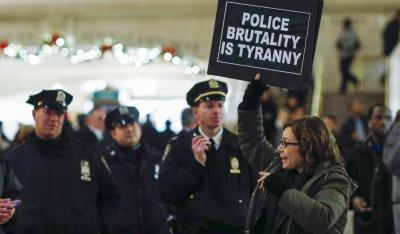 Protesters demanding justice for the deaths of Eric Garner, Michael Brown and Akai Gurley in New York, December 12, 2014. Photo: REUTERS/Eduardo Munoz