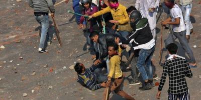 A violent mob during the riots in North East Delhi on February 24, 2020. Photo: Reuters/Danish Siddiqui