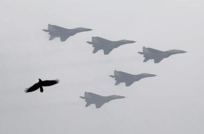 Indian Air Force (IAF) fighter aircraft jets fly past during the Republic Day parade in New Delhi January 26, 2015. Photo: Reuters/Adnan Abidi/Reuters