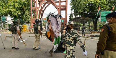 Police clear the anti-CAA protest site outside Jamia Millia Islamia. Photo: PTI