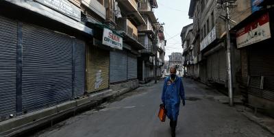 A paramedic walks through a deserted street during curfew ahead of the first anniversary of the revocation of Kashmir's autonomy, in Srinagar August 4, 2020. Photo: Reuters/Danish Ismail