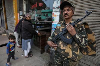 A paramilitary soldier stands guard outside a chemist shop at a riot affected area after clashes erupted between people demonstrating for and against a new citizenship law in New Delhi, February 28, 2020. Photo: Reuters/Rupak De Chowdhuri