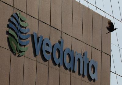 A bird flies past the logo of Vedanta installed on the façade of its headquarters in Mumbai, January 2018. Photo: Reuters/Danish Siddiqui/Files