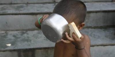 A child has his breakfast at a flood relief camp in Purniya district town in Bihar in this September 8, 2008 file photo. Photo: Reuters/Rupak De Chowdhuri/Files