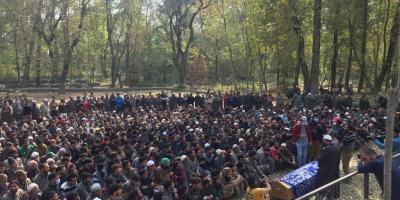 Family and friends at the funeral of Umar Hajam, a BJP worker killed in a militant attack on Thursday, October 29, 2020 in Jammu and Kashmir's Kulgam town. Photo: Quratulain Rehbar