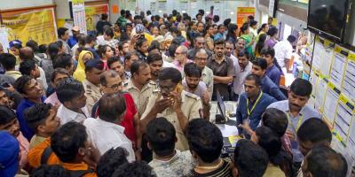 A file image of angry customers at a PMC Bank at Kolshet in Thane on September 24, 2019. The liquidity risks, frauds, and malpractices witnessed recently in banks and NBFCs from PMC Bank, IL&FS have brought to the fore shortcomings in the RBI’s regulatory oversight. Photo: PTI