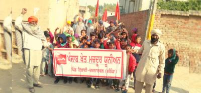 Punjab Khet Mazdoor Union awareness campaign on Central farm laws in Charnathan village of Bathinda. Photo: By special arrangement. 
