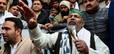 ज़्यादा दिनों तक नहीं चला राकेश टिकैत के आंसुओं का जादू, कुछ ऐसा है आंदोलन पर काबू ज़्यादा दिनों तक नहीं चला राकेश टिकैत के आंसुओं का जादू, कुछ ऐसा है आंदोलन पर काबू