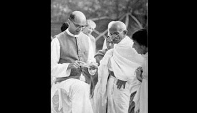 Mahadevbhai Desai with Gandhi. Photo: Wikimedia Commons