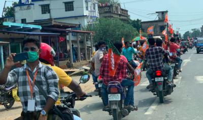 BJP workers in Bengal. Photo: Twitter/@DilipGhoshBJP