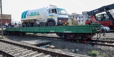An oxygen tanker and cylinders being transported to treat COVID-19 patients, Sunday, April 18, 2021. Photo: PTI