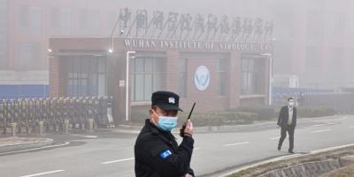 Security personnel stand outside the Wuhan Institute of Virology, February 3, 2021. Photo: Reuters/Thomas Peter