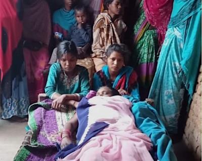 The family of deceased ASHA worker Poonam Marandi from PHC Chandan in Banka mourn her death. Source: Family of the deceased
