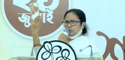 Mamata Banerjee holds up her taped phone in a reference to the Pegasus row. Photo: Screenshot from official video link