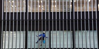 A worker cleans windows on a commercial building at a business district in Tokyo, Japan, January 23, 2017. Photo: Reuters/Kim Kyung-Hoon/File Photo