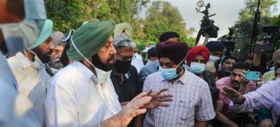 Captain Amarinder Singh speaks to the media after submitting his resignation to Governor Purohit Banwarilal at Raj Bhavan in Chandigarh, Saturday, September 18, 2021. Singh resigned from the post of Punjab Chief Minister. Photo: PTI